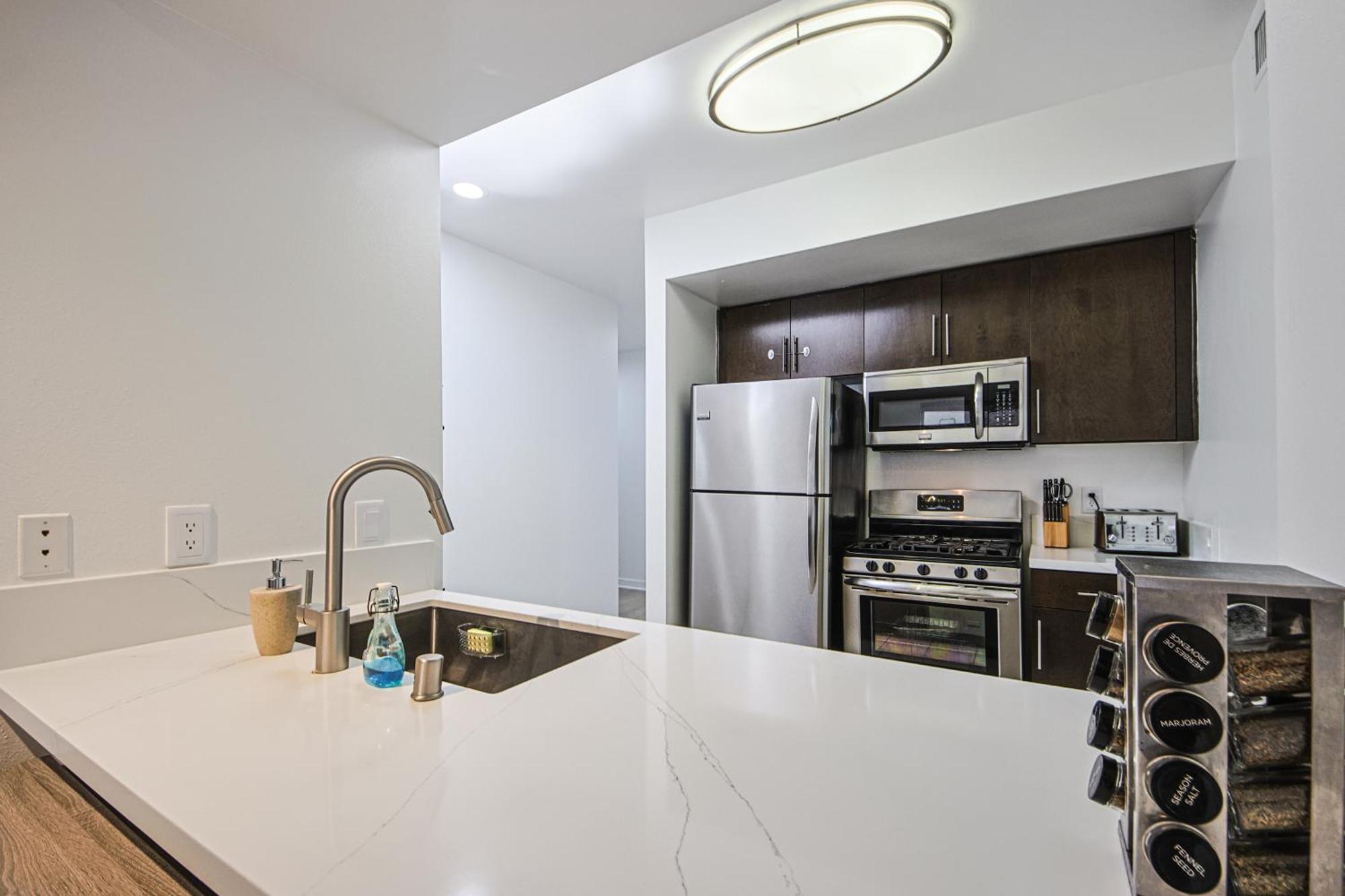 The Carlton- Modern-Luxury 2 Master Suites In Hrt Of Sm Steps To Ocean Ave Los Angeles Exterior foto